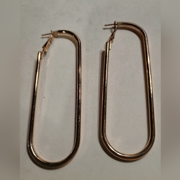 3 Pair of Gold Oval Hoop Earrings - Picture 3 of 7